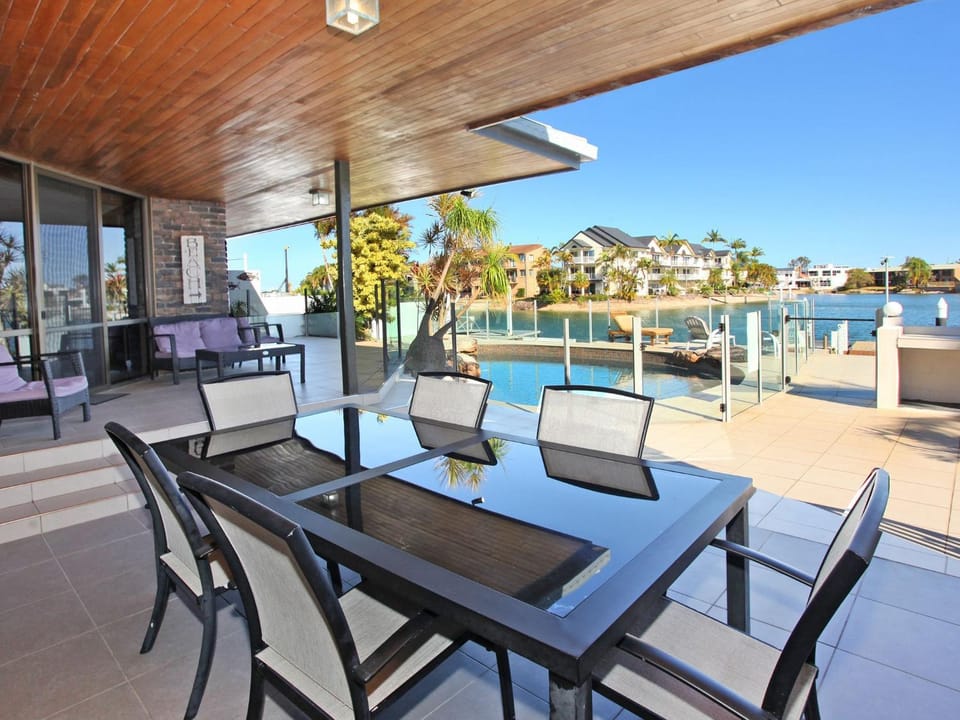 Dining area, Swimming pool