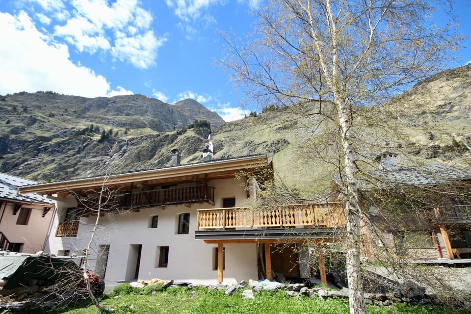 Property building, Natural landscape, Mountain view