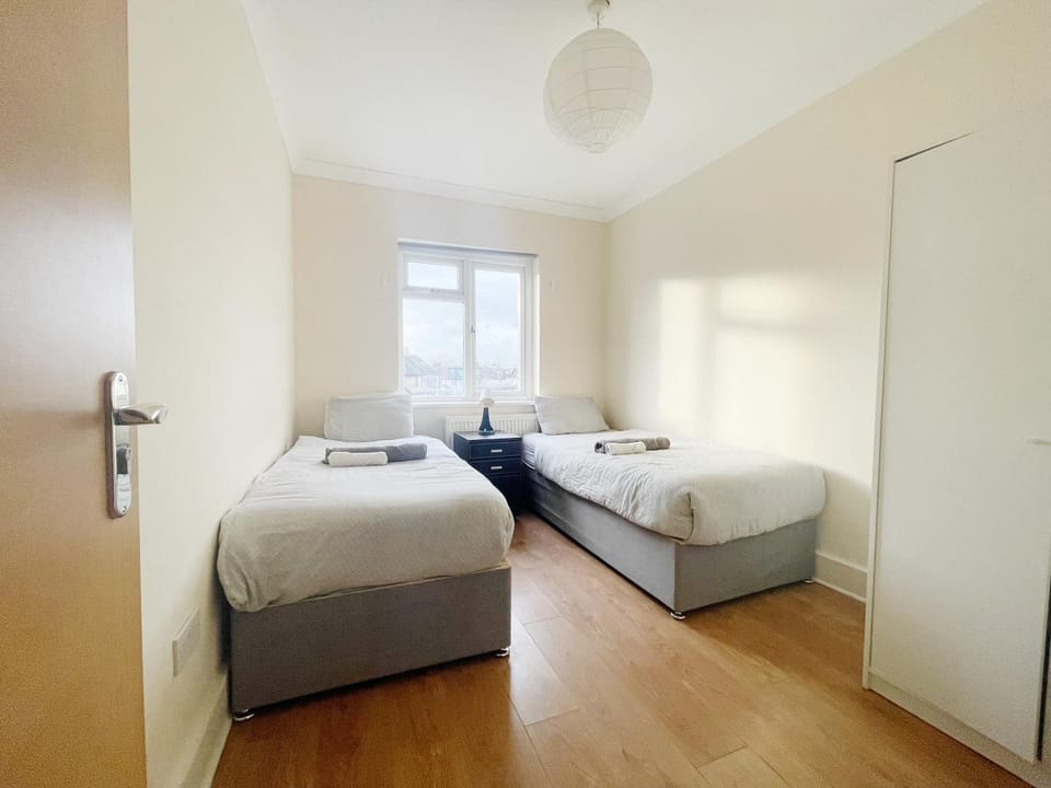 Large Cosy Property 15min from Central London Vacation rental in London