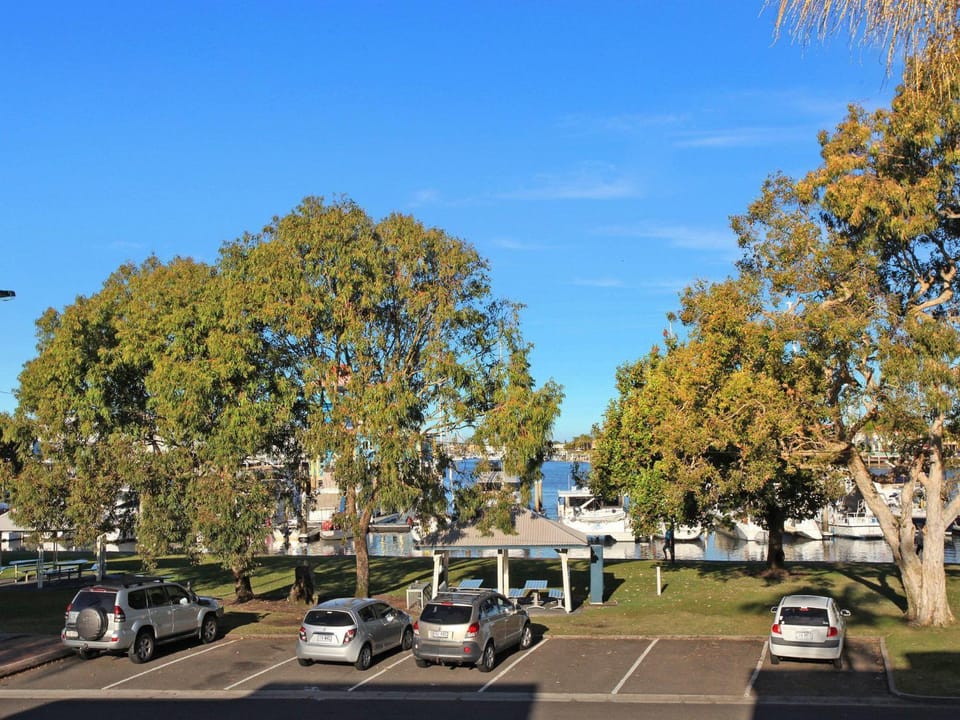 River view, Area and facilities