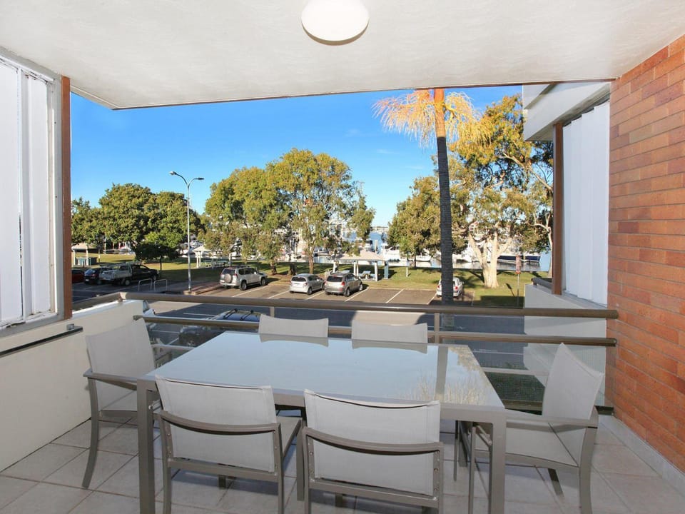 Patio, Balcony/Terrace, Dining area, River view