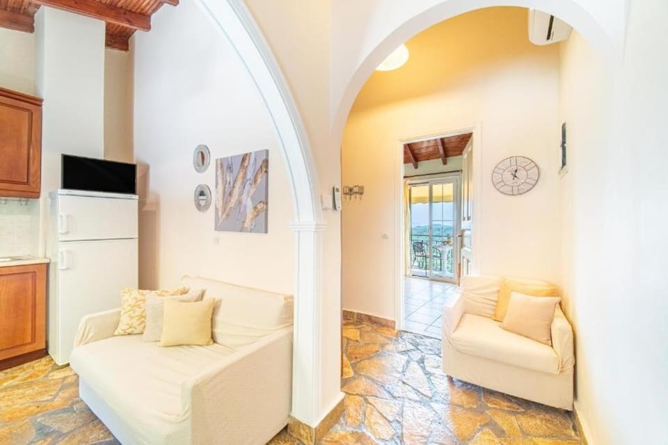 Kitchen or kitchenette, Seating area
