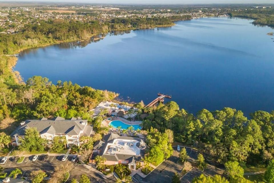 Bird's eye view, Swimming pool