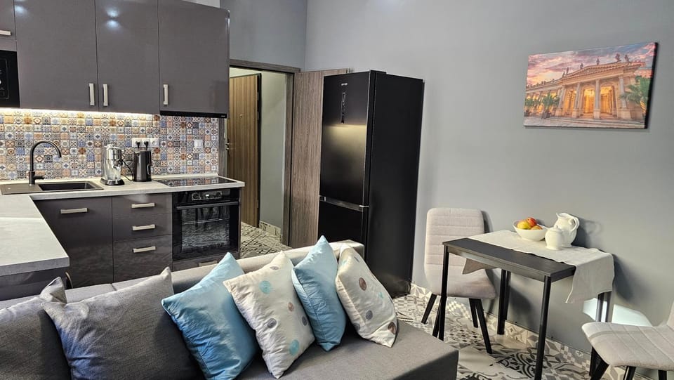 Kitchen or kitchenette, Living room, Seating area, Dining area, dishwasher, minibar, pet friendly, stove
