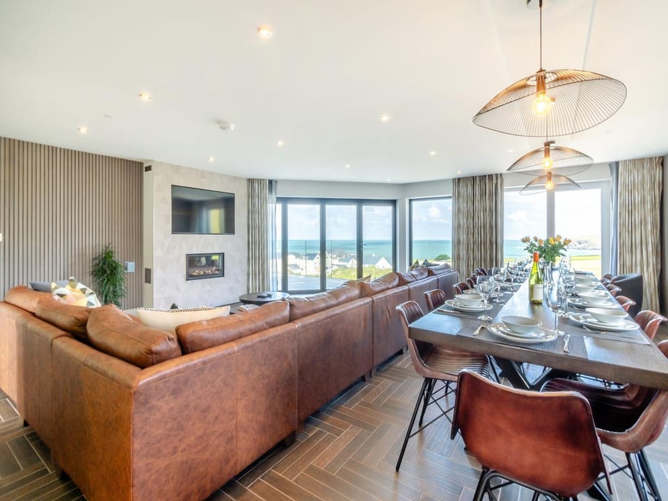 Property building, Living room, Seating area, Dining area