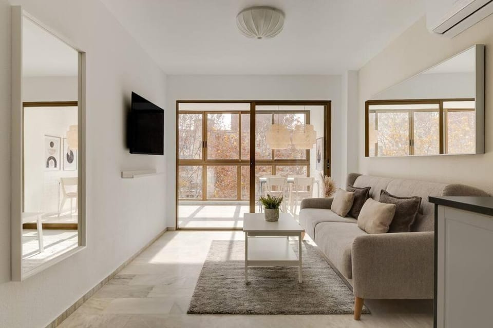 Communal lounge/ TV room, TV and multimedia, Living room, Seating area, Evening entertainment
