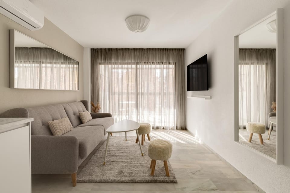 TV and multimedia, Living room, Seating area