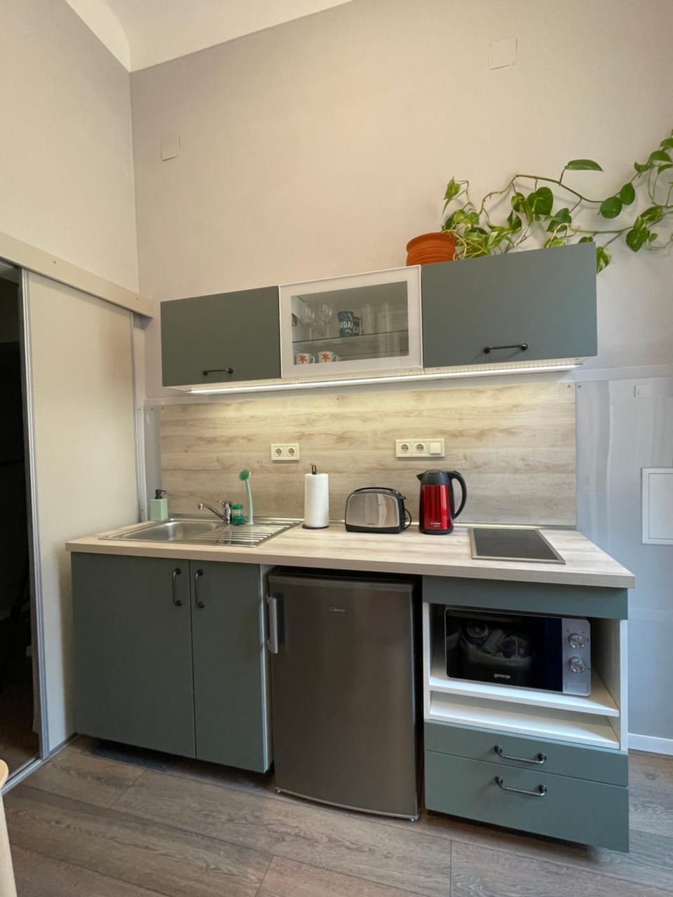 Kitchen or kitchenette