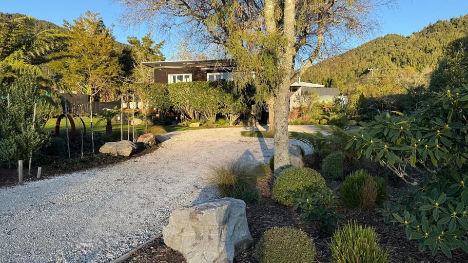 Facade/entrance, Garden, Garden view, Mountain view, Parking