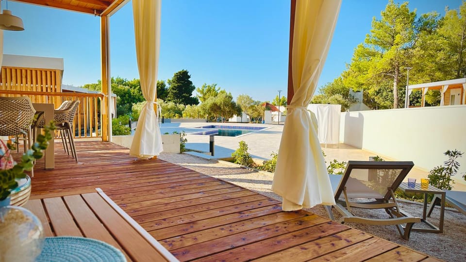 View (from property/room), Balcony/Terrace, Pool view