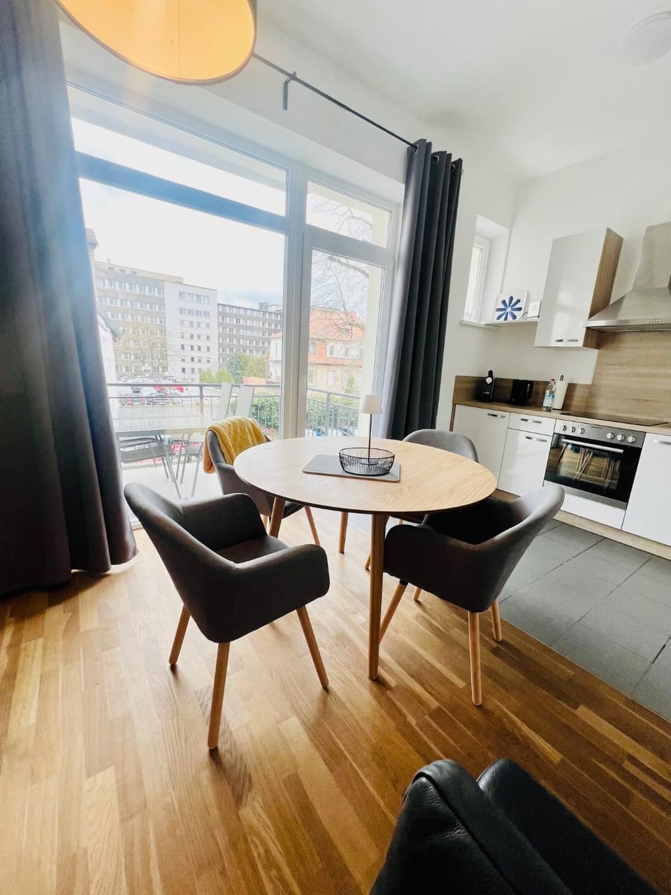 Kitchen or kitchenette, Dining area