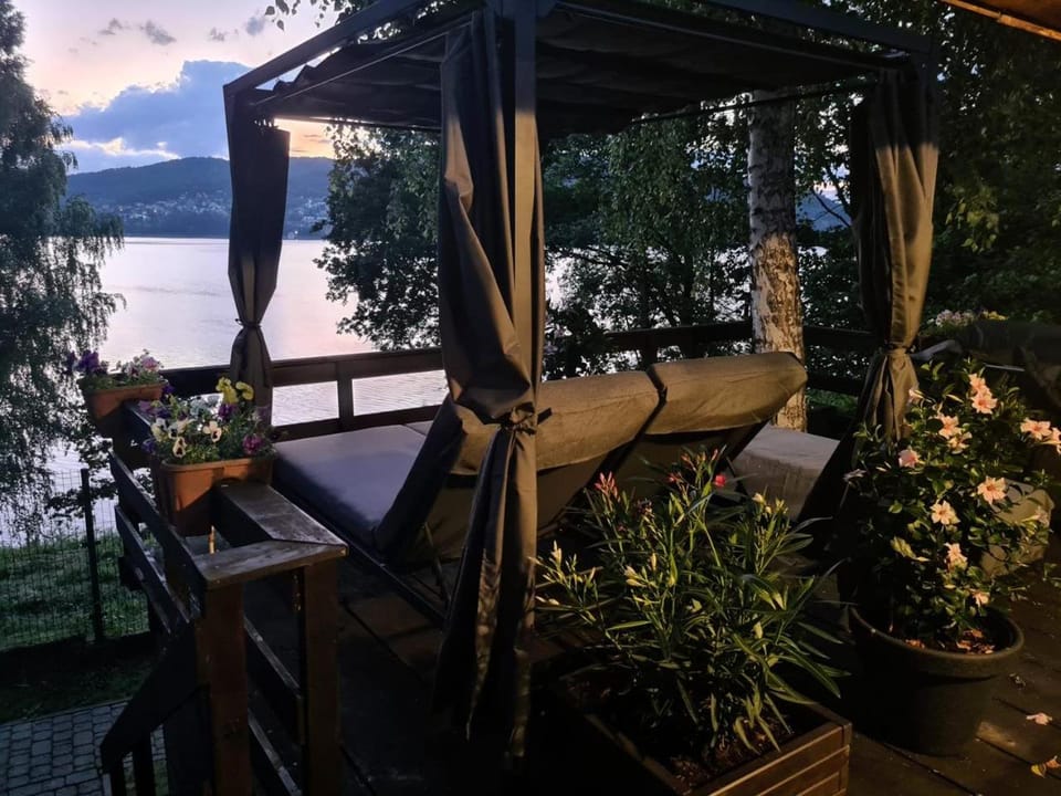 Natural landscape, View (from property/room), Balcony/Terrace, Lake view, Mountain view