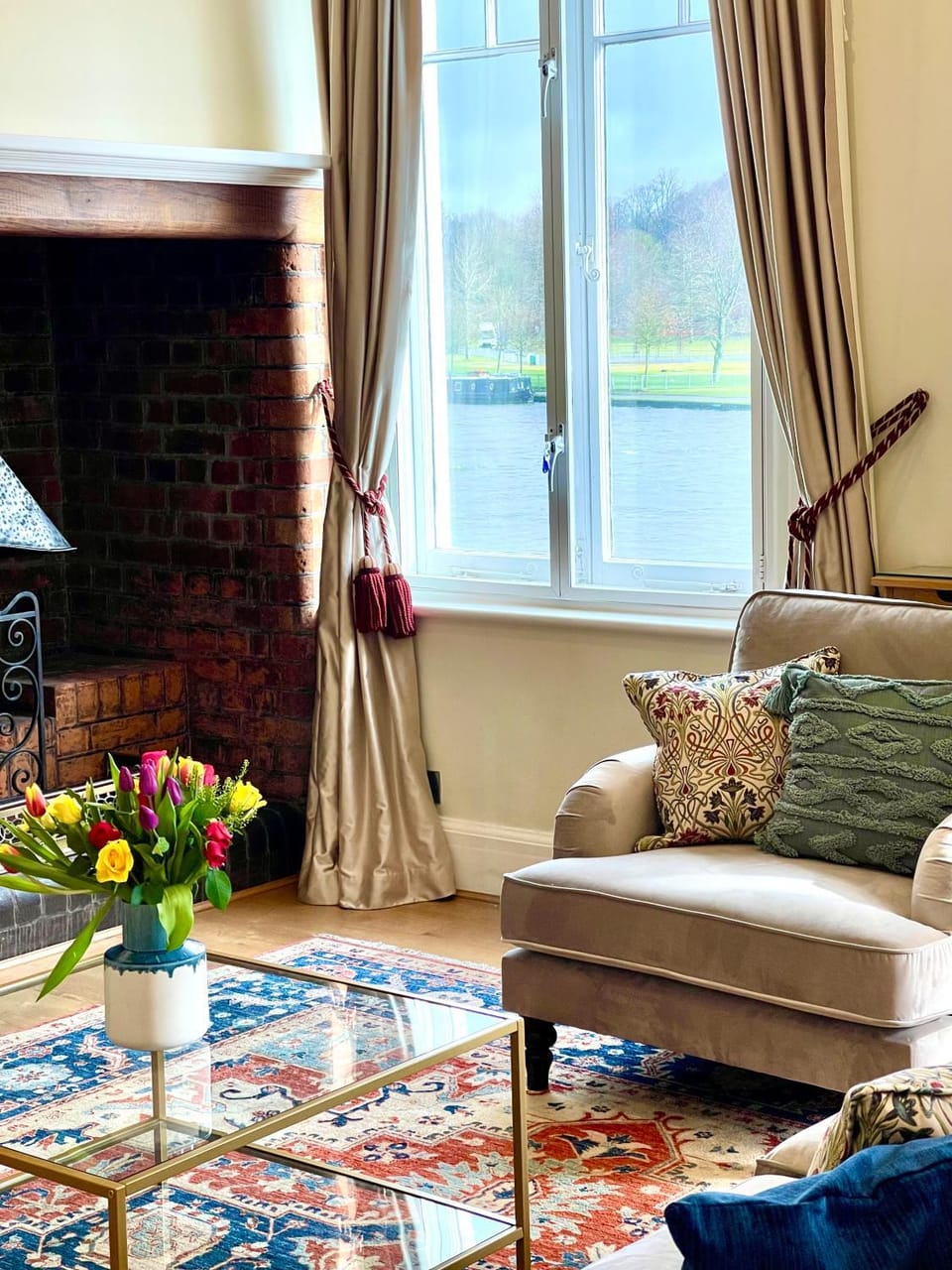 Living room, Seating area