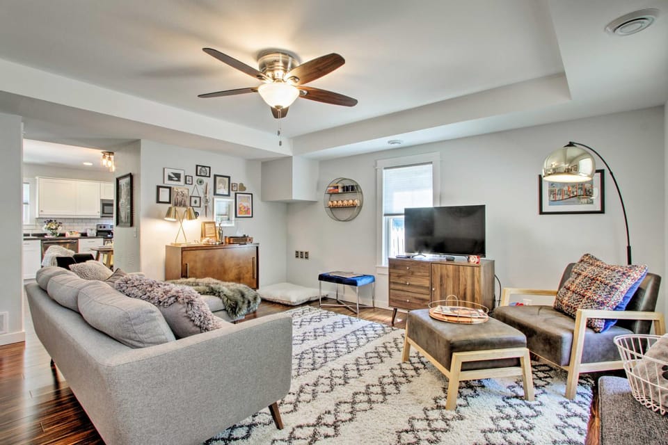 TV and multimedia, Living room, Seating area, Evening entertainment, fireplace