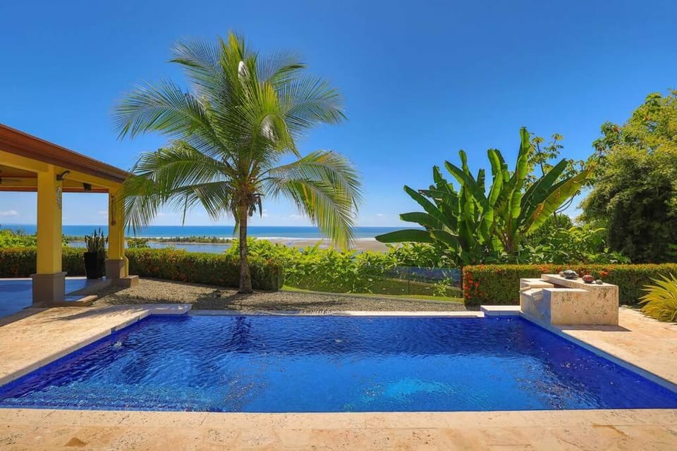 Ojochal Magnificent Ocean View House in Bahía Ballena