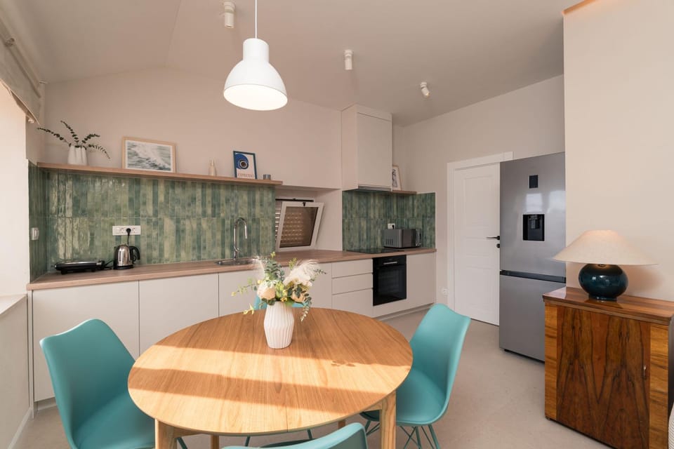 Dining area, dishwasher, oven