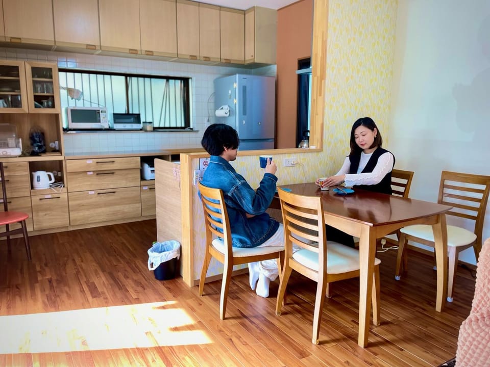 Kitchen or kitchenette, Living room, Seating area, Dining area, group of guests, minibar