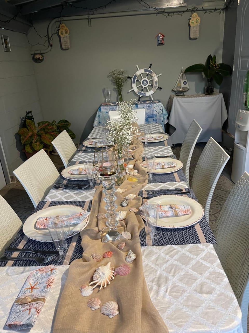 Restaurant/places to eat, Food and drinks, Dining area, Food