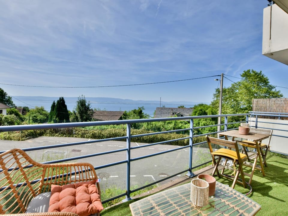 Appartement spacieux avec piscine, balcon, parking et wifi à Publier - FR-1-498-99 Apartment in Haute-Savoie
