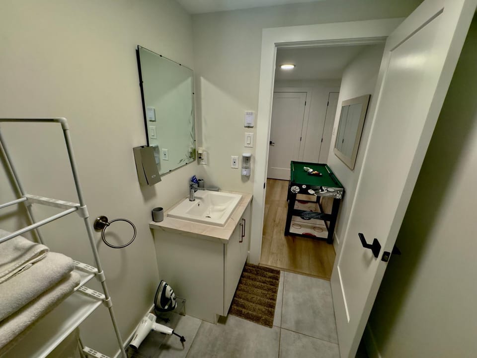 Cozy Apartment close to Moncton Airport House in Dieppe