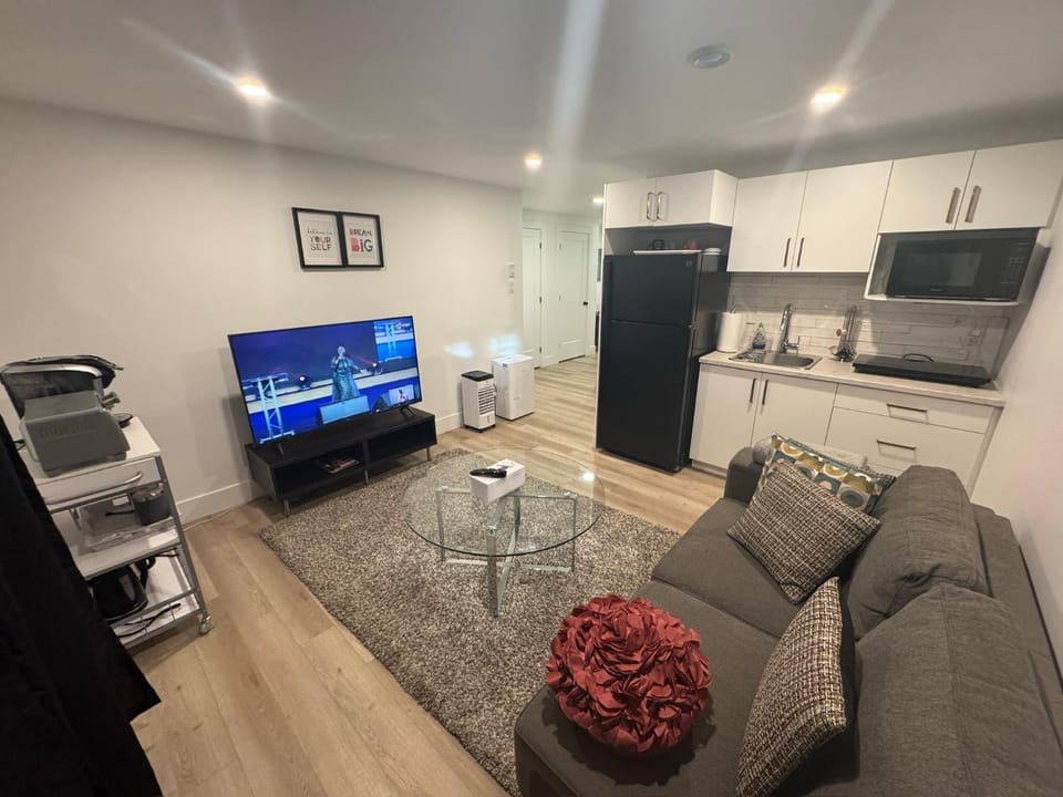 Cozy Apartment close to Moncton Airport House in Dieppe