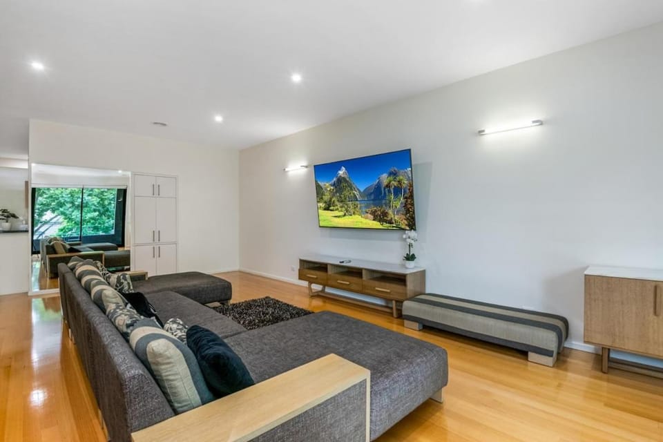 Serpentine Park on View Apartment in Bendigo