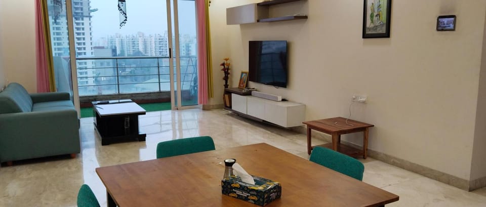 Communal lounge/ TV room, TV and multimedia, Living room, Seating area, Evening entertainment, hair dresser