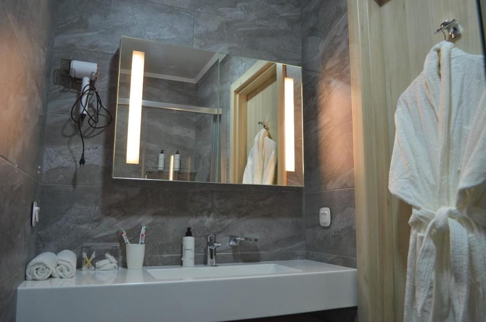 Shower, Bathroom, towels