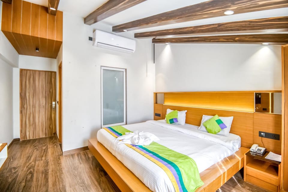 Bed, Photo of the whole room, Bedroom, wardrobe, air conditioner