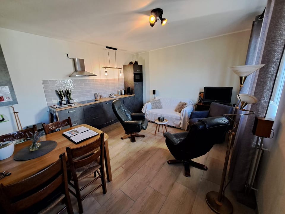 TV and multimedia, Kitchen or kitchenette, Seating area, Dining area