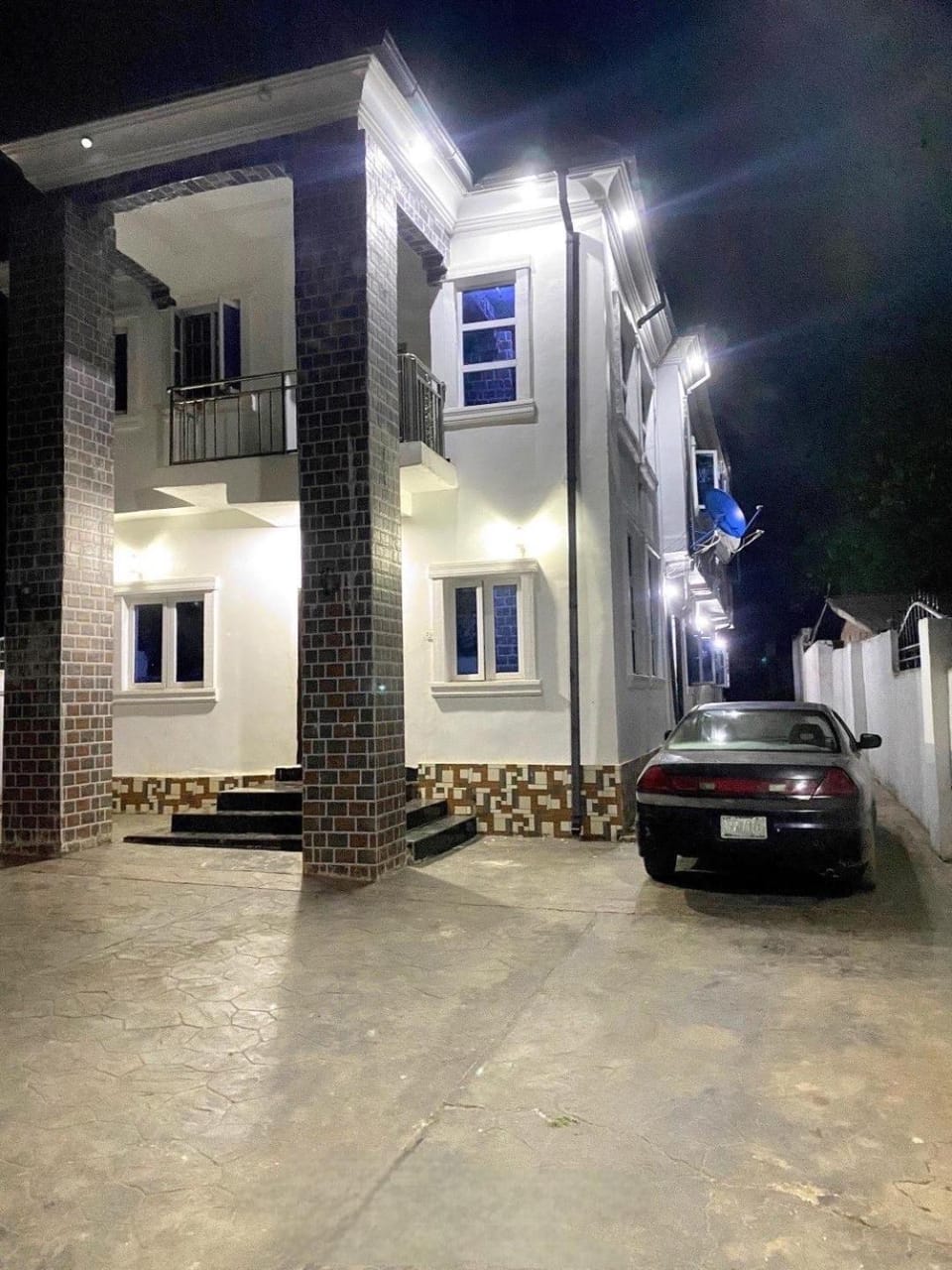 DIVINE VILLA AND RESORTS HOTEL GUEST House 15 mins Near Michael Okpara University Sam Mbakwe Airport Hotel in Nigeria