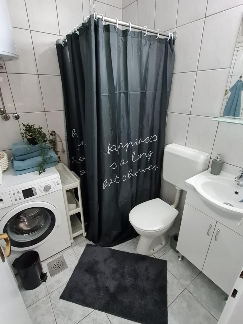 Shower, Toilet, Bathroom, towels, washing machine