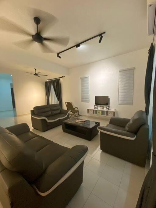 TV and multimedia, Living room, Seating area, fireplace