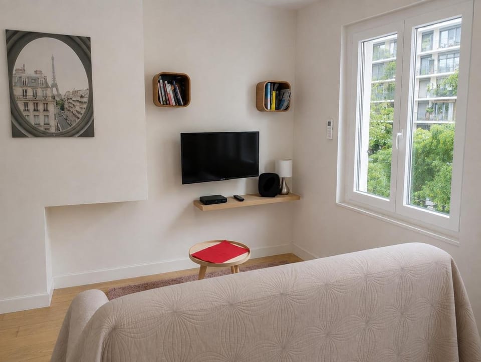 Studio Paris buttes Chaumont Apartment in Paris