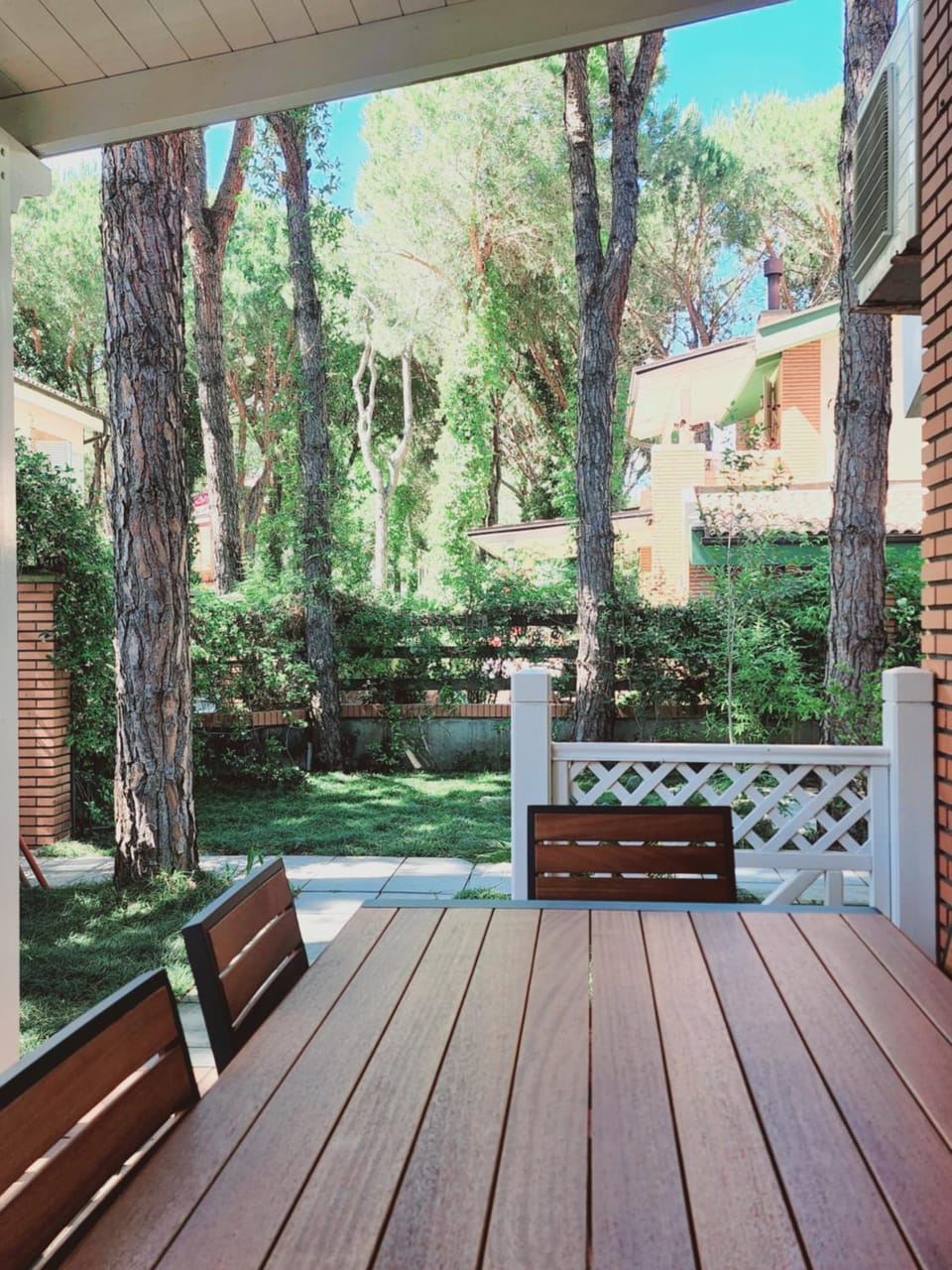 Property building, Patio, Spring, Day, Garden, Garden view