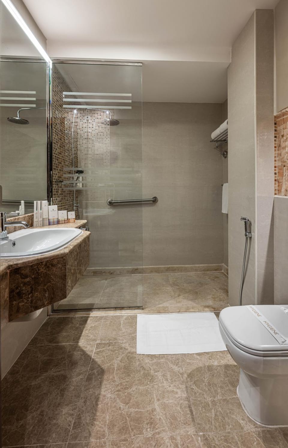 Shower, Toilet, Bathroom, towels