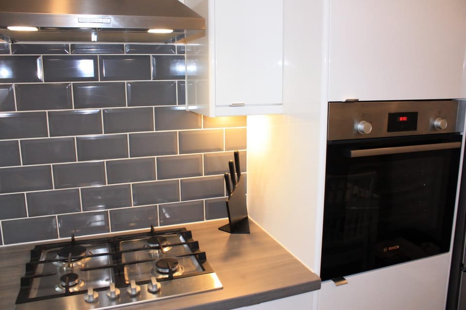 Modern 3 bedroom House with garden & private parking Villa in Isleworth