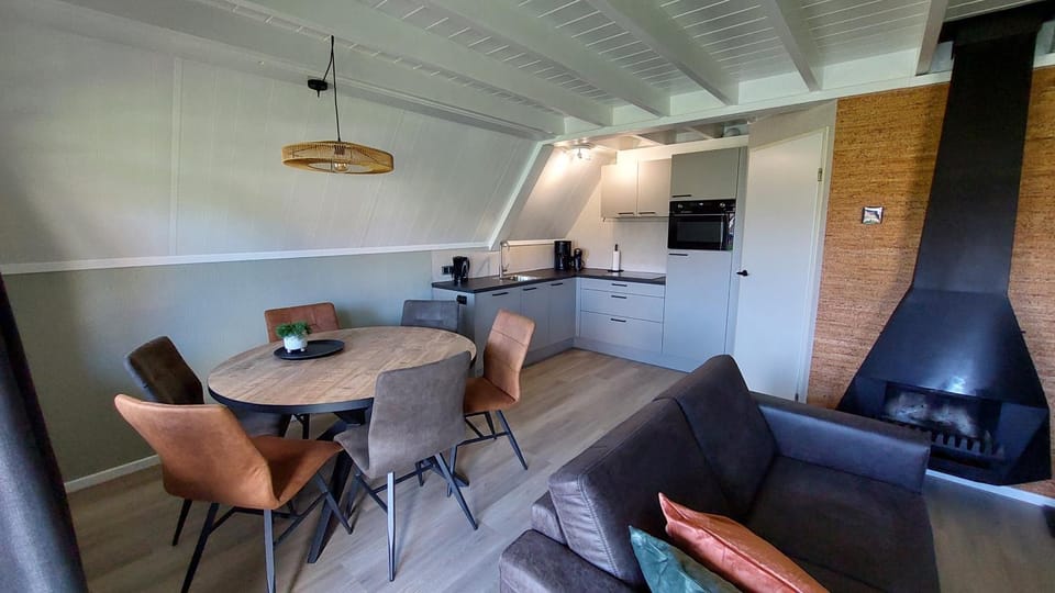 Kitchen or kitchenette, Dining area, minibar, pet friendly, stove
