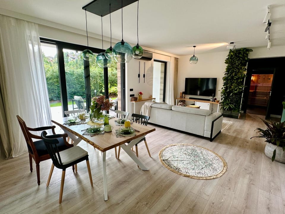 Facade/entrance, Living room, Dining area