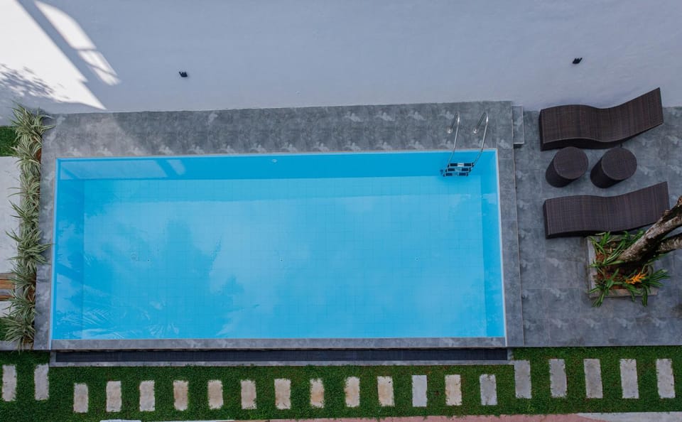 Pool view, Swimming pool, sunbed