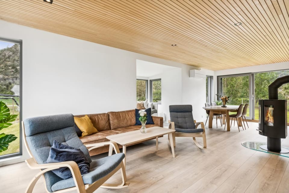 Garden, Living room, Seating area, Dining area, Garden view