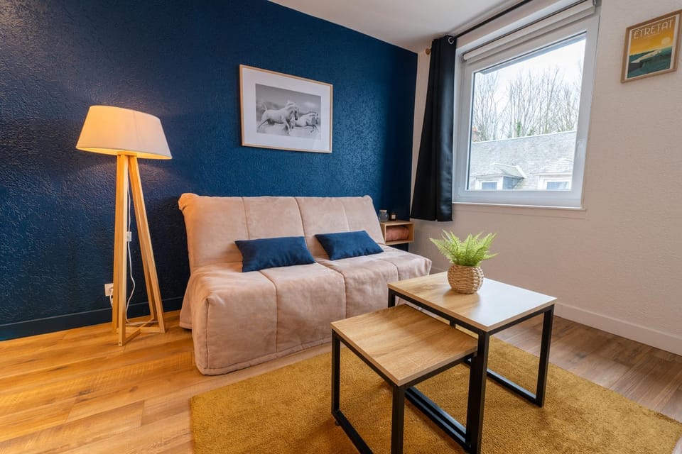 Bed, Living room, Seating area