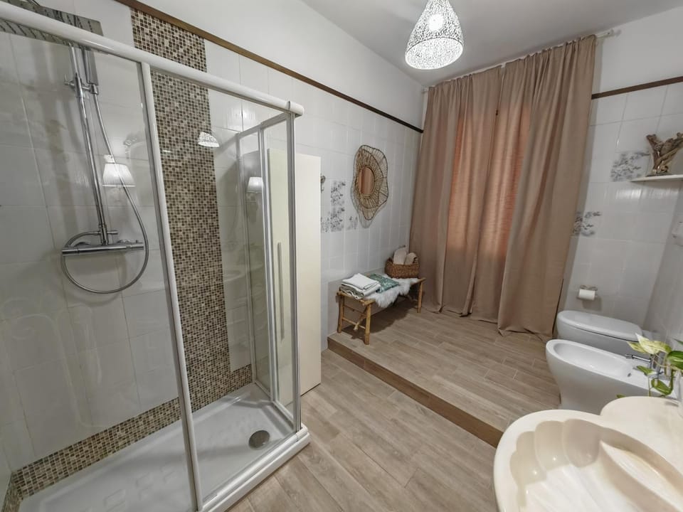 Shower, Bathroom, towels