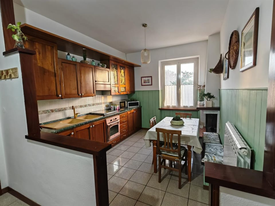 Kitchen or kitchenette, Dining area, flat iron, minibar, pet friendly, stove