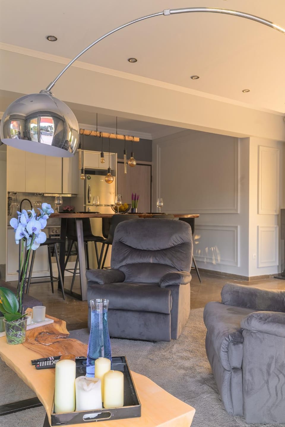 Kitchen or kitchenette, Living room, Seating area, Dining area