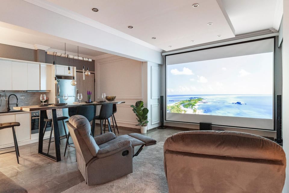 Kitchen or kitchenette, Living room, Seating area, Dining area