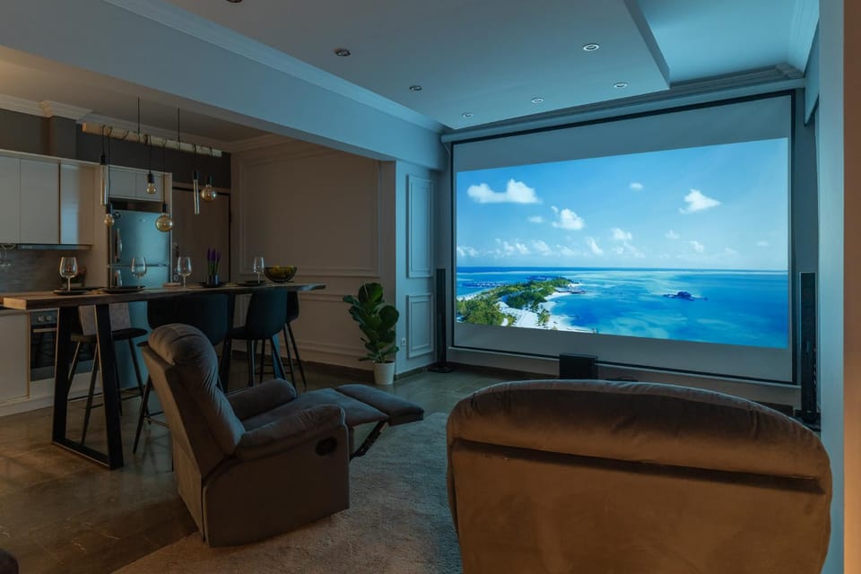 Communal lounge/ TV room, TV and multimedia, Kitchen or kitchenette, Living room, Seating area, Dining area