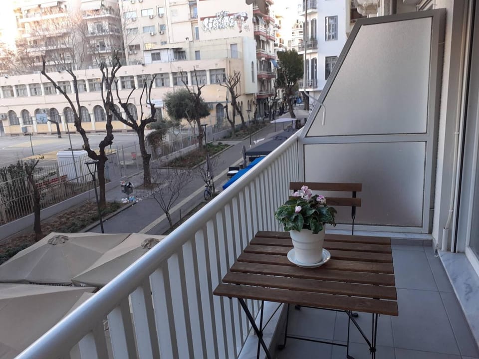 Artemis Luxury Suite in Iktinou Pedestrian & Mitropolitou Iossif area Apartment in Thessaloniki