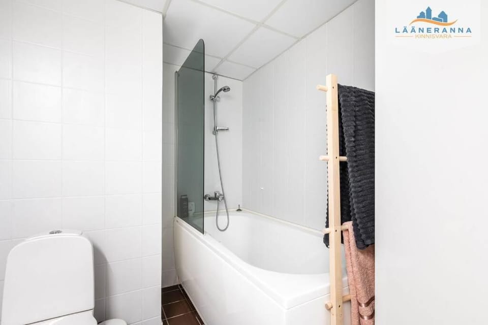 Shower, Toilet, Bathroom, Bath, towels