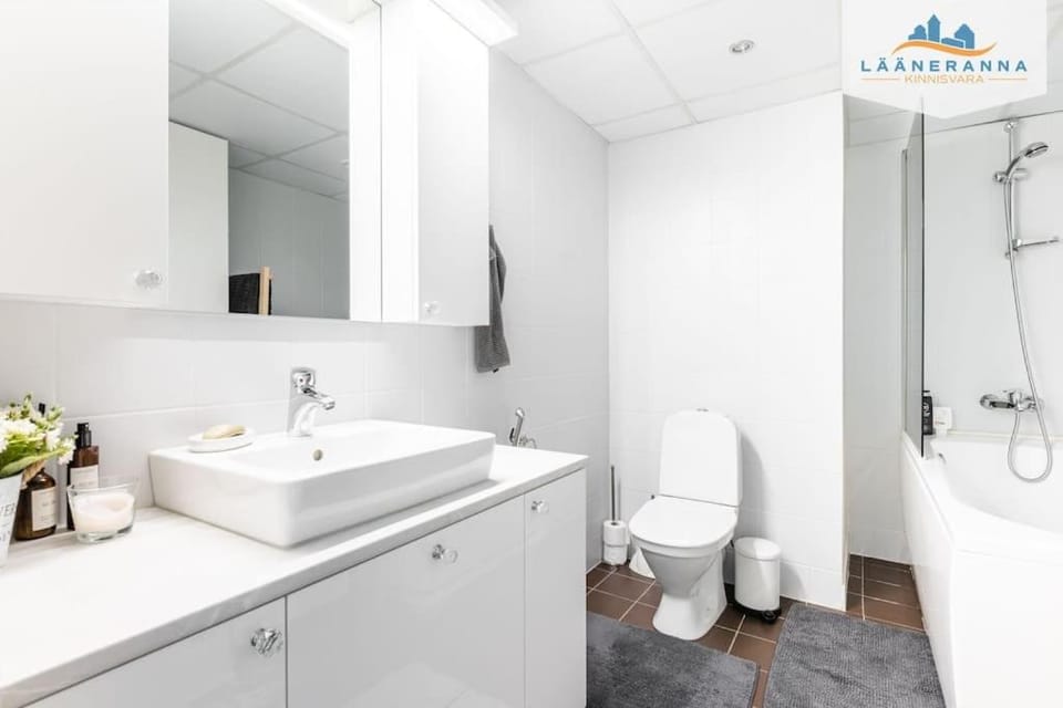 Shower, Toilet, Bathroom, bidet, towels